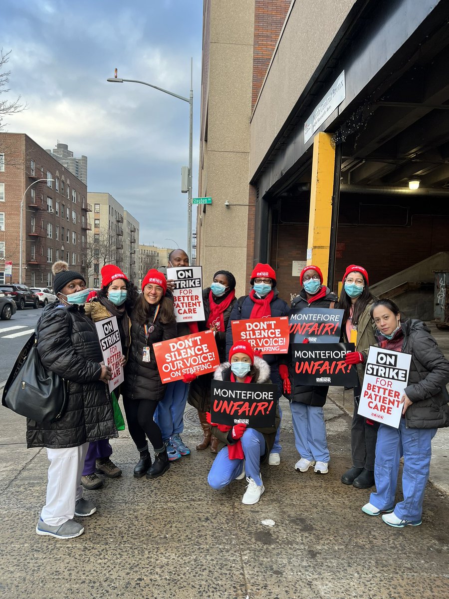 SAFE STAFFING SAVES LIVES

So proud to support @nynurses outside of @MontefioreNYC today!

#patientsoverprofits #onehospitalonefight