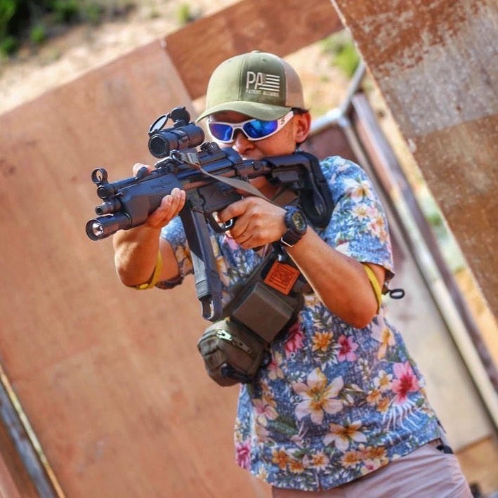 IC13_us's tweet photo. Burning it down aloha style 🌺
( #📸 @jack_3298 )
#burnitdown #aloha #training #subgun #chestrig #sparemag #gear #bandoleer #invrt #ic13 https://t.co/cWCmVwioWc