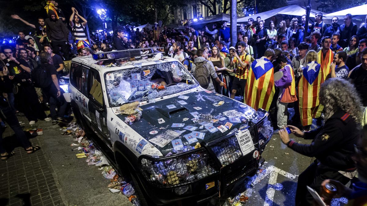 Monides56's tweet photo. @sanchezcastejon El extremismo lo tiene en su propio gobierno y en sus socios independentistas.
No puede dar lecciones de democracia. https://t.co/A8bnkHRObG