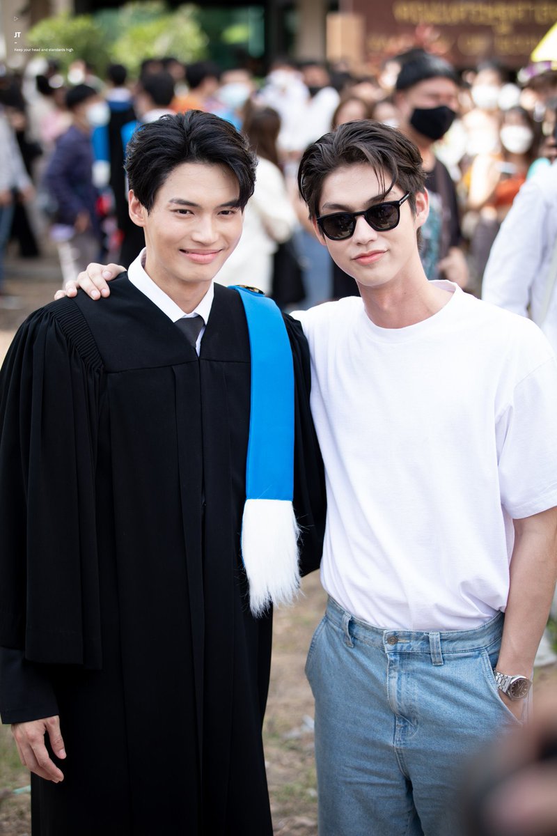 ntmtwj21's tweet photo. “ยิ้มหวาน” ☺️
Side by Side 👬
Grow together, Better together ☀️🐰
#WinGraduation @winmetawin
#BrightGraduation @bbrightvc
#winmetawin #bbrightvc #ไบร์ทวิน
Ctto https://t.co/dsNSKNvVIL