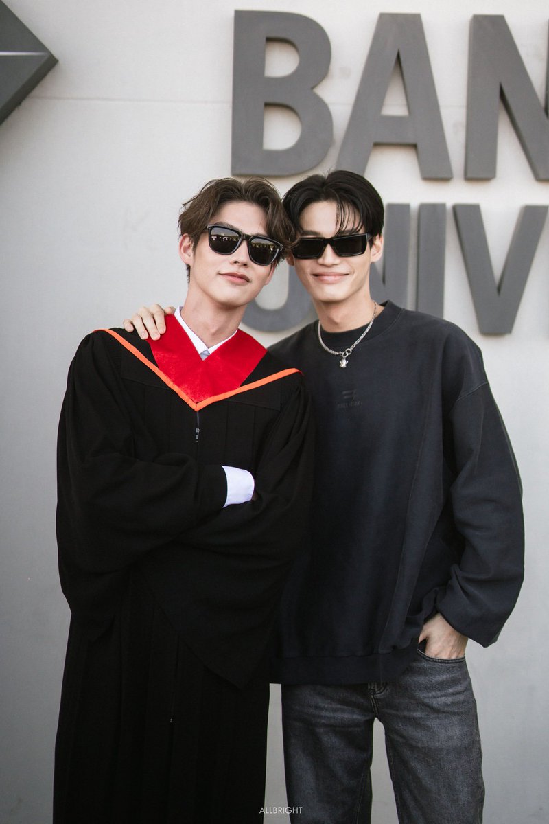 ntmtwj21's tweet photo. “ยิ้มหวาน” ☺️
Side by Side 👬
Grow together, Better together ☀️🐰
#WinGraduation @winmetawin
#BrightGraduation @bbrightvc
#winmetawin #bbrightvc #ไบร์ทวิน
Ctto https://t.co/dsNSKNvVIL