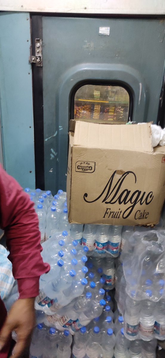 gurjeet_pathak's tweet photo. @RailMinIndia @RailwayNorthern @rpfnr_ @RPF_INDIA  See how side pantry is blocking gates then ignores if passengers are suffering to enter in train.And not even bothered to accept mistake but abusing when asking to open the gates.TrnNo14206,Dpt7:05pm,GZB.Stopage2min.Date09/1/2023 https://t.co/3DCmWbnDzW