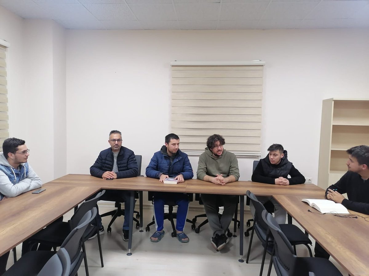 AntalyaKYGM's tweet photo. Muratpaşa ve Şehzade Korkut yurdu öğrencilerine manevi danışman Emrullah Zorlu tarafından Sarıkamış Harekatı’nın 108’inci yıl dönümünü anlatan söyleşi gerçekleştirdik.

Kahraman Şehitlerimizi saygı, rahmet ve minnetle öğrencilerimiz ile anıyoruz. https://t.co/iCoCOSB8iK