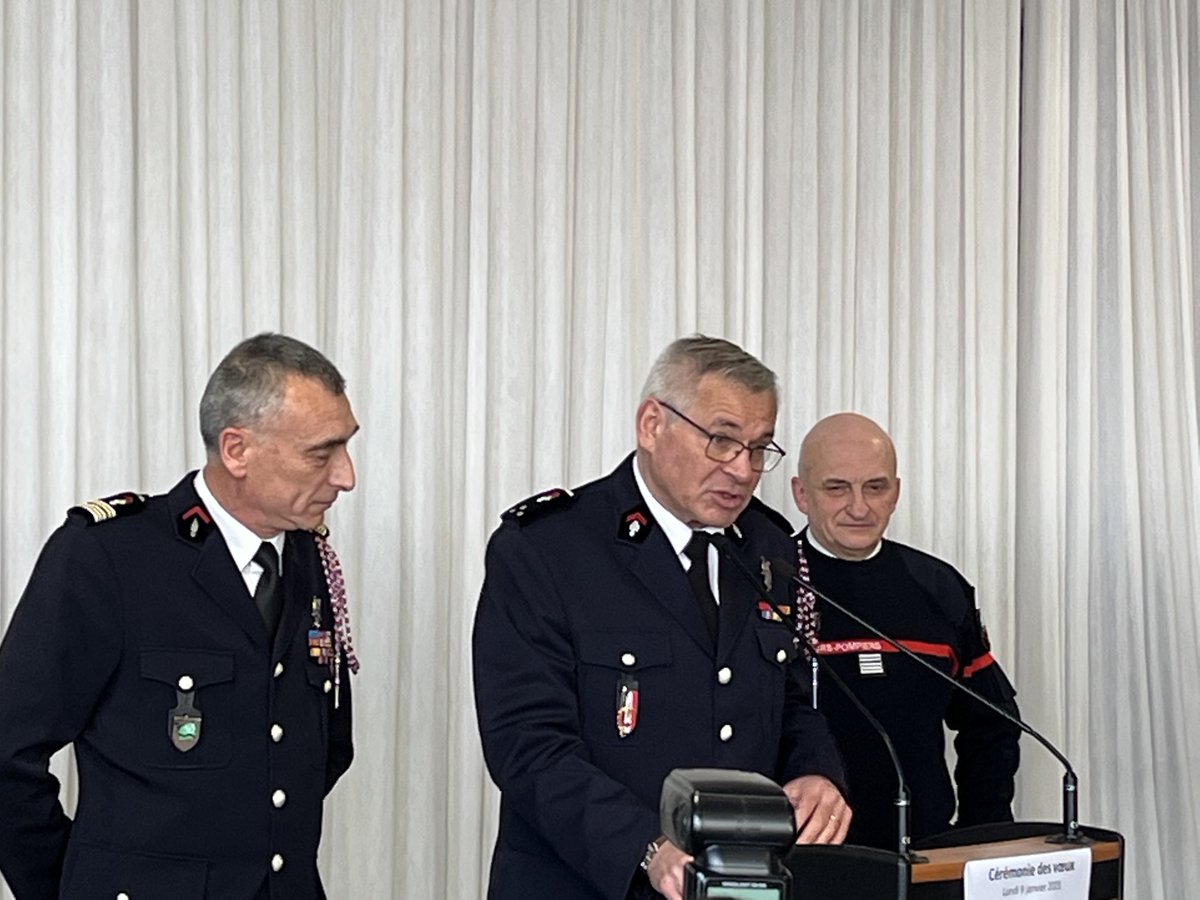 ThierryRabiller's tweet photo. Quand un nouveau retraité Jean-Yves Lagalle prononce le discours de départ à la retraite d’une autre figure des pompiers de la Seine-Maritime, Jean-Marc Paris ⁦@Sdis76⁩ https://t.co/xrqjSVSJk5