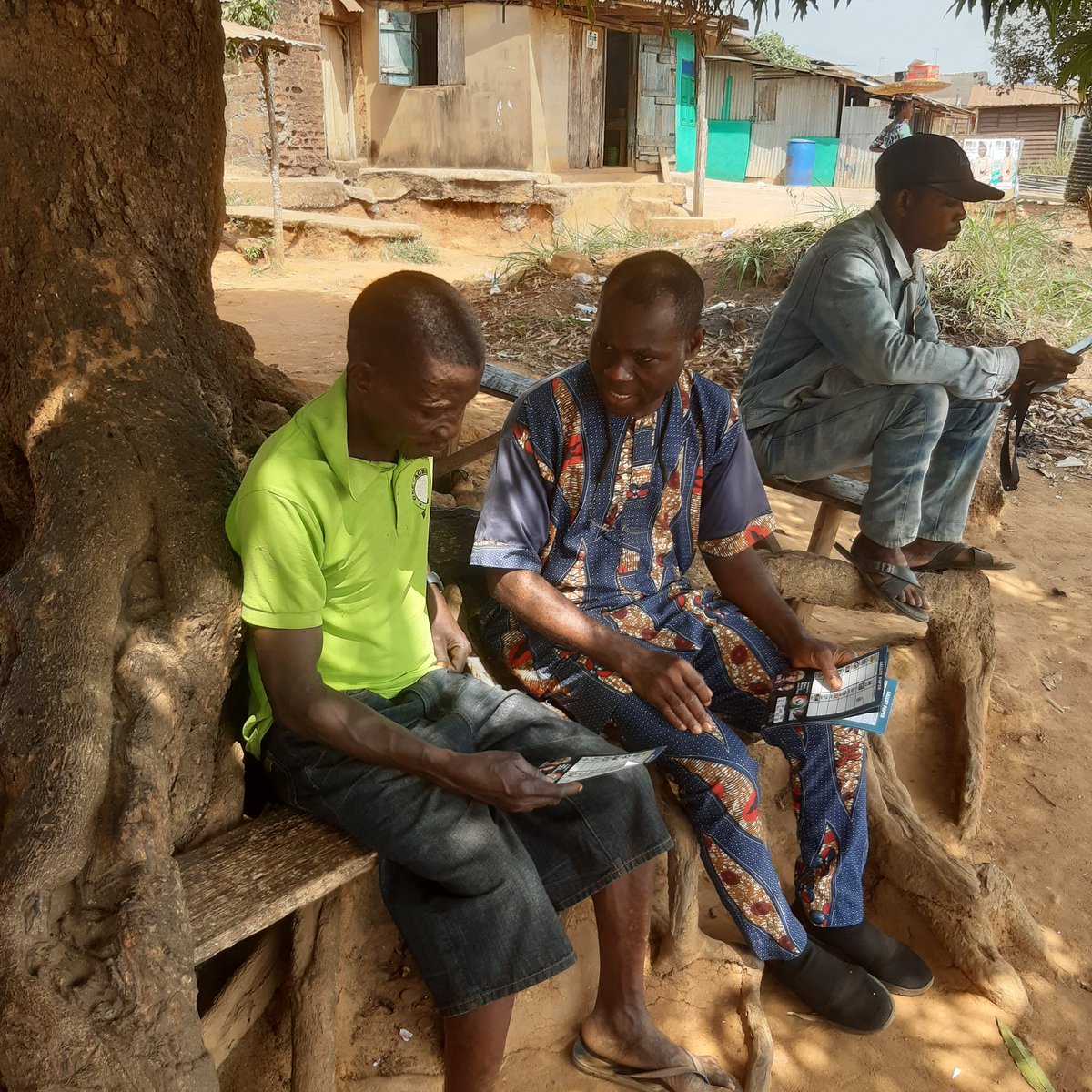 TbnOgun's tweet photo. @Takebacknaija_ team #IjebuNorth East Local Government Today. 

Another #APCPDP structure broken. 
▪︎Atan Community 
▪︎Odosembora 
▪︎Odopotu
▪︎Odosenlu 

Ward and cell Structures planted to canvass votes for @PeterObi and the Labour Party https://t.co/EpD0GDycj3