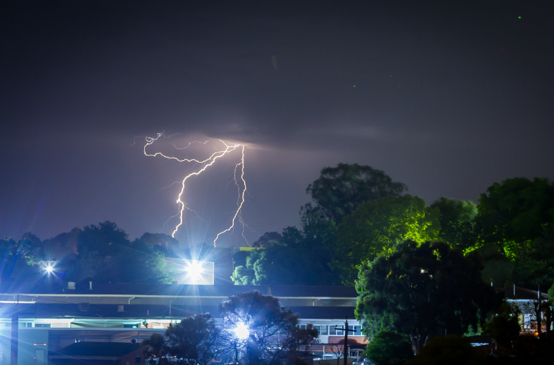 opplevelse's tweet image. A bit of lightning around tonight- but a bit too far away from me for any decent shots. #WAWX #PerthWeather @abcperth