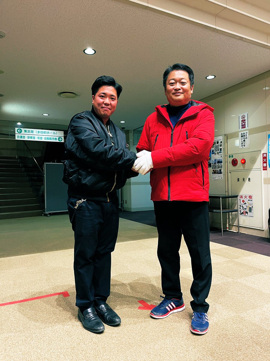 sakeyake_voice's tweet photo. 長崎幸太郎県知事と握手させて頂きました🙇‍♂️ 貴重な時間をありがとうございました🙇‍♂️ 
@kotaro_nagasaki https://t.co/TCpJpamDli