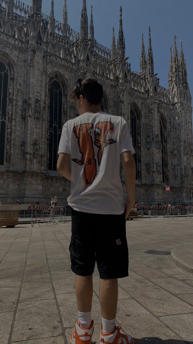 Gioozz__'s tweet photo. Buh buh Milano https://t.co/fJ7ZG6PQIC