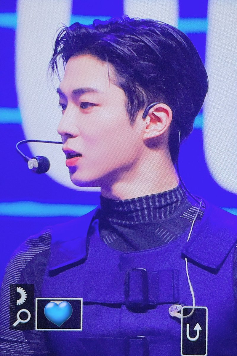 AhPuh_DW's tweet photo. 230109 쇼케이스
이상혁 콧대 진짜 기절이야~~~~🫠
#SF9  #다원 #ダウォン #DAWON @SF9official https://t.co/Y2oNmQQ4tG
