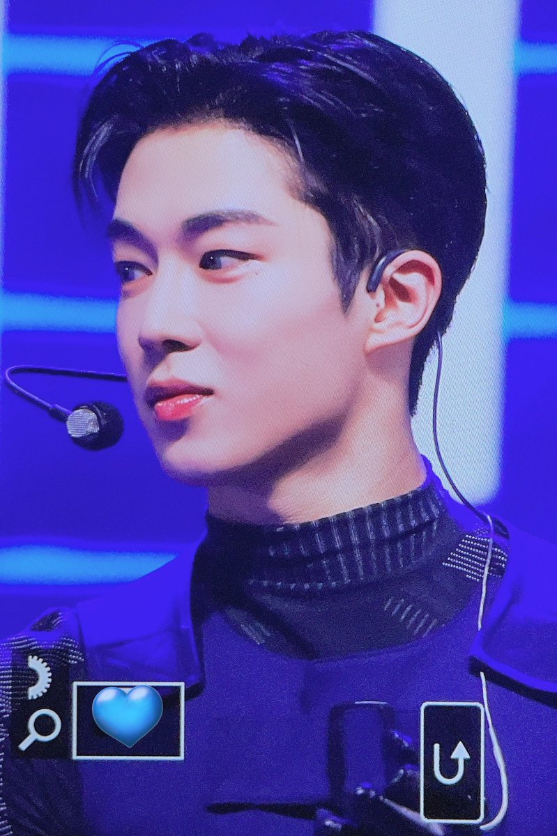 AhPuh_DW's tweet photo. 230109 쇼케이스
이상혁 콧대 진짜 기절이야~~~~🫠
#SF9  #다원 #ダウォン #DAWON @SF9official https://t.co/Y2oNmQQ4tG