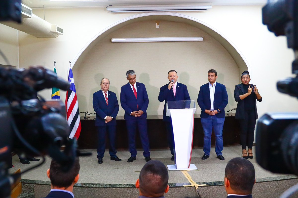 carlosbrandaoma's tweet photo. Em coletiva de imprensa no Palácio dos Leões, os Poderes maranhenses reafirmaram o compromisso em combater atos antidemocráticos. Estiveram comigo o presidente do TJ-MA, Paulo Velten; o procurador-geral de Justiça, Eduardo Nicolau; e o vice-presidente da Alema, Glalbert Cutrim. https://t.co/HaLlZL7E68
