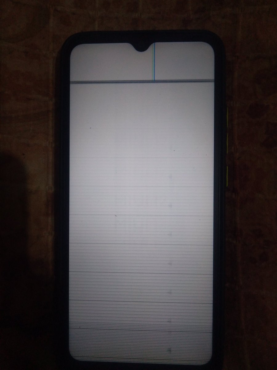Arush_sri's tweet photo. I have poco c31 which have no dent on body or crack on screen, today screen start flickering and screen became unresponsive so i went to the service centre employe check the phone and said screen is broken we cant issue the warrenty process.
Please help 
@POCOGlobal 
@IndiaPOCO https://t.co/63laMPI6LM
