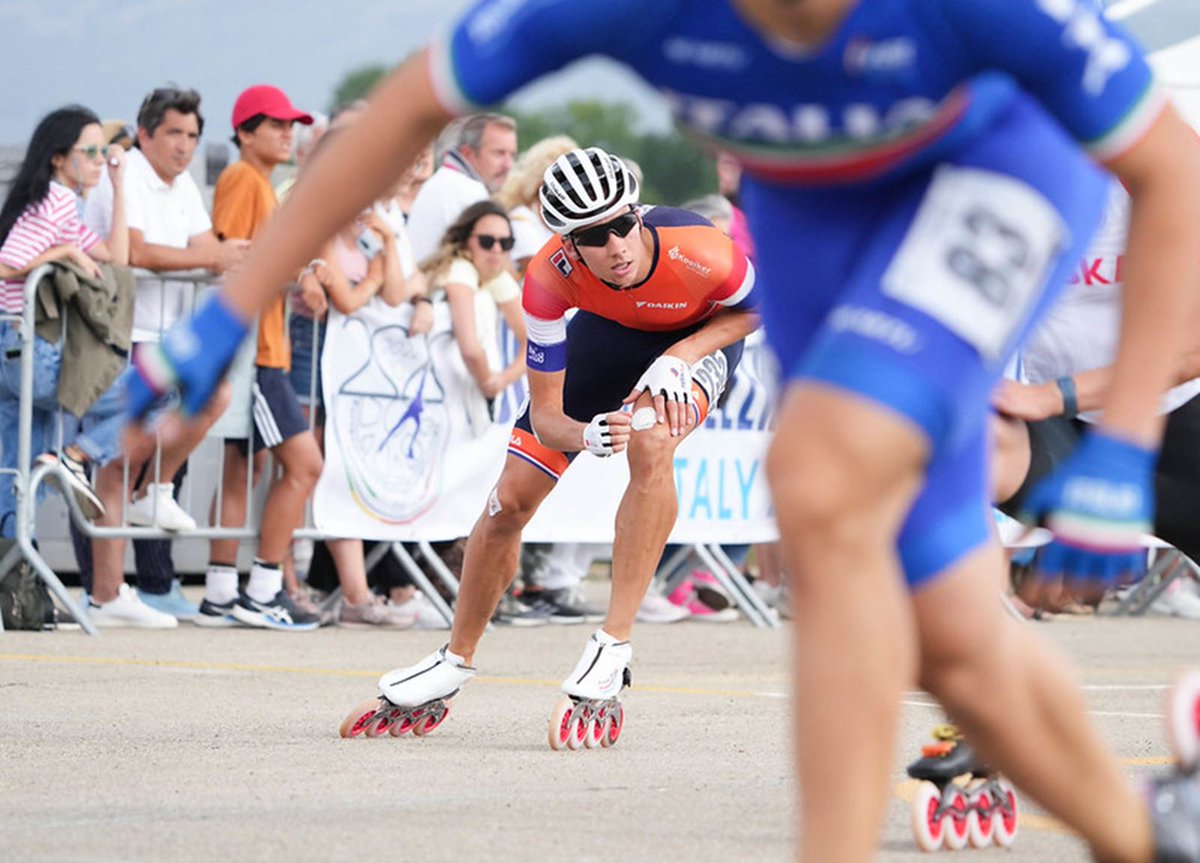 Met Inlineskaten is in Nederland niet bepaald een vetpot te verdienen. Rémon Kwant kiest voor zijn sportieve ambities en vertrekt naar Italië. "Werken kan altijd nog. Sporten is voor een bepaalde periode. Het was hét moment om deze keuze te maken."
>>schaatsen.nl/nieuws/2023/ja…