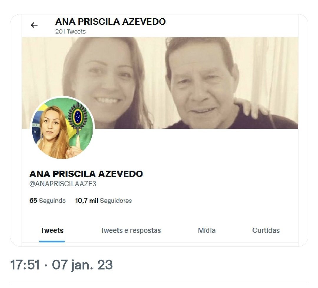 vista_patria's tweet photo. GRAVE: A militante Ana Priscila Azevedo, que instigou a invasão, é vista comemorando enquanto manifestantes estão sendo presos. https://t.co/a3eMHGhZFh
