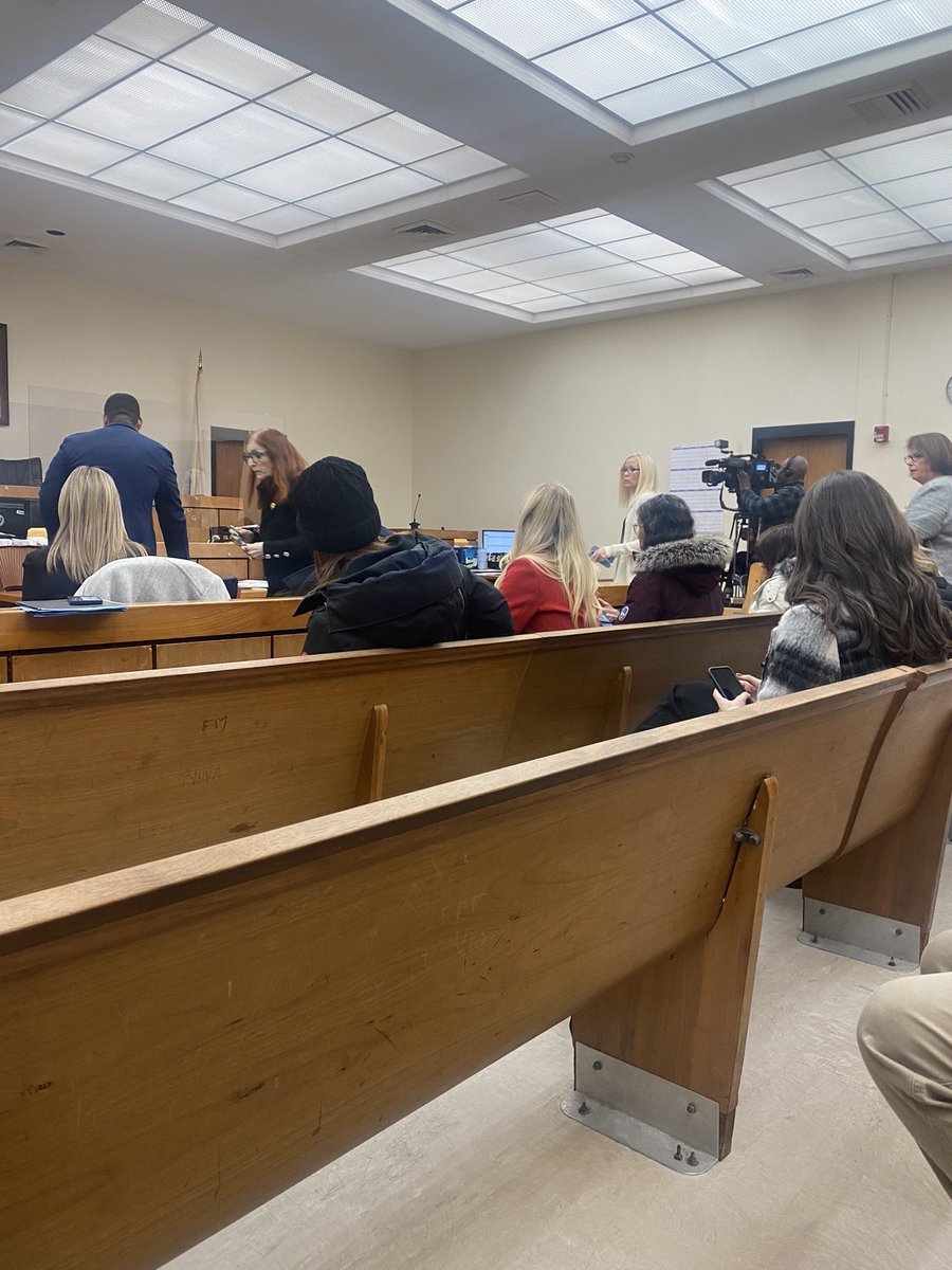 mifo21's tweet photo. Just got into the court they asked everyone to turn off there phones.  Not many people did #AnaWalshe @CohassetTweet @C58791744 https://t.co/HyAVfaHbix