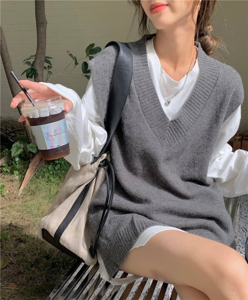 hiherrrrr's tweet photo. 9.เสื้อกั๊กเทา
✨ อกฟรีไซส์ เอว42 รอบแขน18 
ความยาวด้านหน้ายาว23 ด้านหลัง26

— 240.-

#ส่งต่อเสื้อผ้ามือสอง #ส่งต่อ #ส่งต่อเสื้อผ้าเกาหลี #เสื้อผ้ามือ2 #เสื้อแขนยาว #เสื้อผ้าราคาถูก https://t.co/WGgs9T5wCl