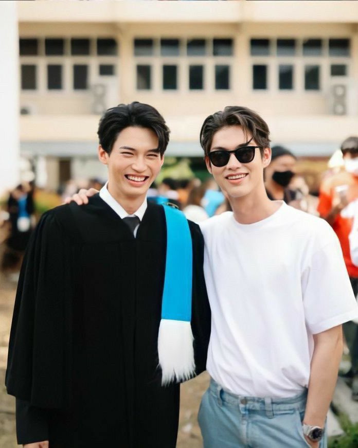 qkrhanyel's tweet photo. 🥹🤍
#ไบร์ทวิน
#WinGraduation
#BrightGraduation https://t.co/OlBL8M5SSE