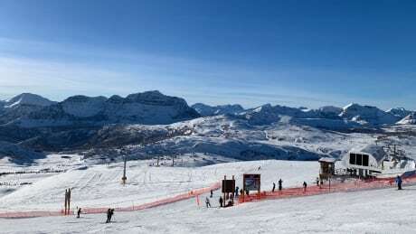 The complex relationship between climate change and the ski industry cbc.ca/news/canada/ed…