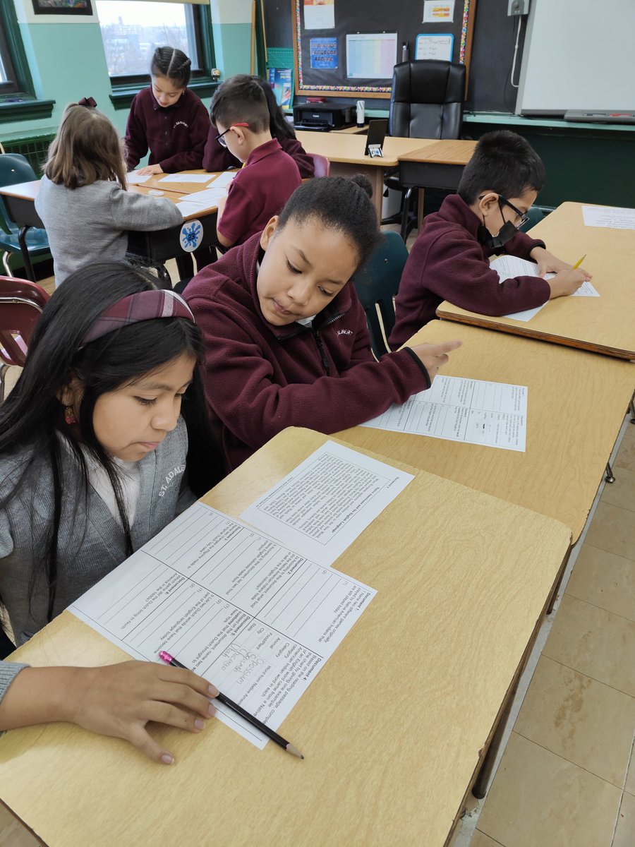 SACAELASS345's tweet photo. 4th grade analyzing documents about the cultural influences on New York by the Indigenous tribes, Dutch, and English settlers. https://t.co/th3GAoZYnv