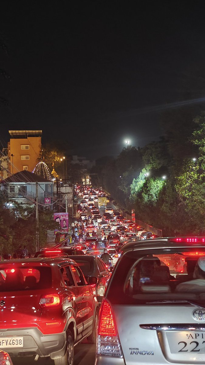 Hyderabad has not more than 60ft wide roads & the number of new cars/month in thousands. #Hyderabad City needs an expansion, Road widening can resolve the traffic jam issues. @KTRTRS @GHMCOnline @arvindkumar_ias @TelanganaCMO

#HyderabadTraffic #Hyderabadroads @HiHyderabad