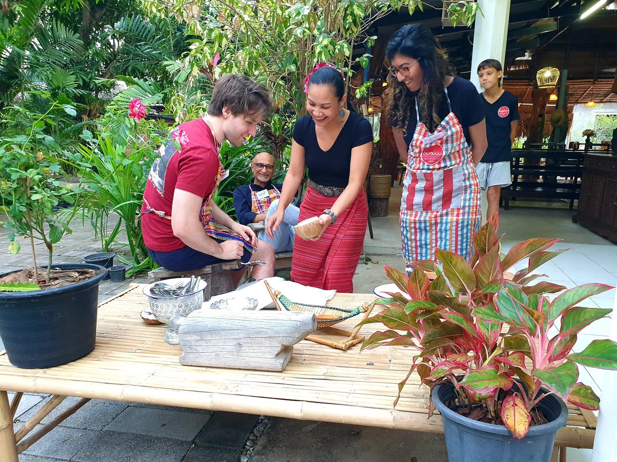 bamboo_thai's tweet image. Looking for some memorable activity to do with your family? Look no further; cooking, eating and simply having so much fun during the class and around the garden. Gaining real experience through a fun activity you will never forget 🥰
#privateclass #cookingschool