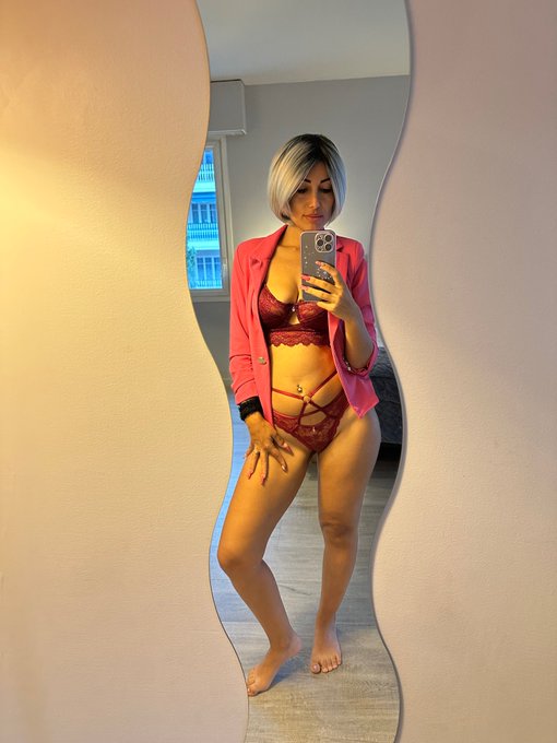 Bonne semaine les ch&eacute;ris 💋  Cette semaine je poste ma 40&Egrave;ME vid&eacute;o 🎥😉  👉🏼 https://t.co/bEz5Sdv8IW https://t