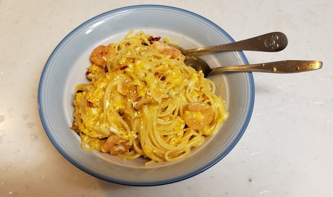 前に天ぷら揚げるのに使ったオリーブオイルを入れたカルボナーラを食し、先ほどジムに行ってきました!
今日のメニューは背中トレ3種目とベンチプレス。
ベンチは初めて50キロで10~11回7セットをこなせて良い感じに刺激を入れられてとても気持ち良かったです💪☺️#筋トレ #食事 #健康 