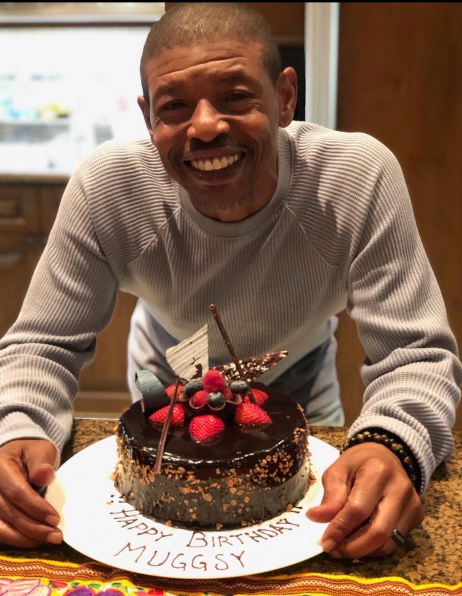 MuggsyBogues's tweet photo. I canβt believe itβs that time again. I am blessed to take another lap around the sun and see another year
Thank you to my family and friends for the birthday love https://t.co/MKIoiMeKIz