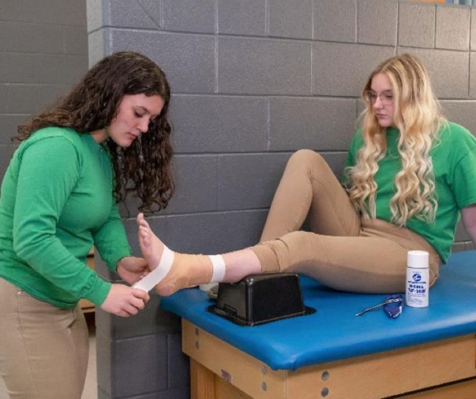 ✅ Explore a wide range of career options related to personal/group fitness, athletic training and physical and occupational therapy through Penta’s Exercise Science &amp; Sports Medicine program! Visit tinyurl.com/3kkdm82s to learn more and apply! #SuccessReady