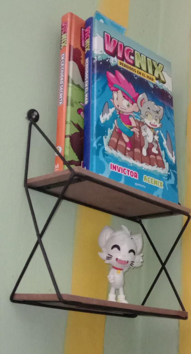 HourAcenix's tweet photo. Listoooo, ahora solo me falta el tercer libro 😼

(perdón por la calidad de la cam)

-Admin @Pwingit_ ✨ https://t.co/fWQfU1cAll