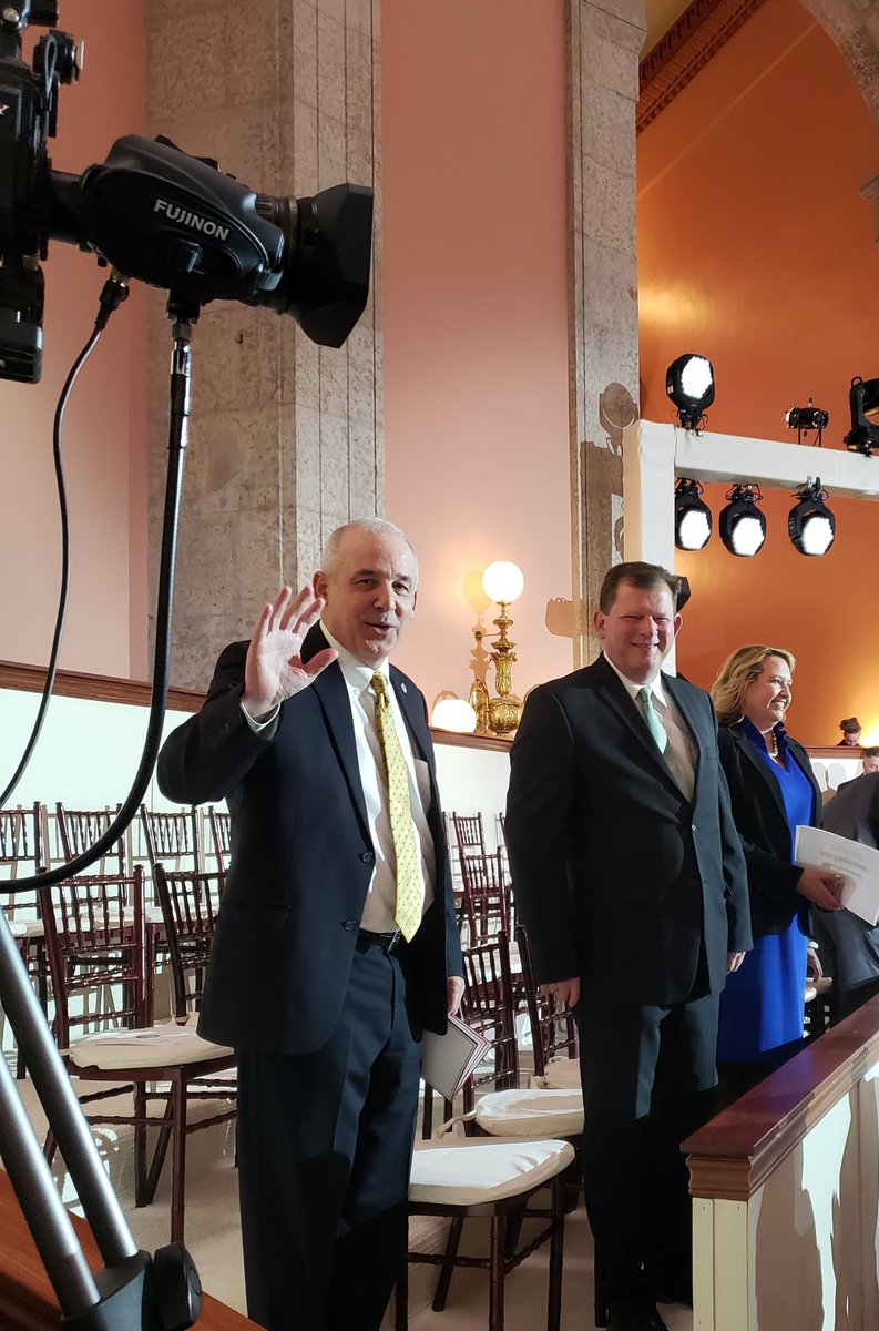 johnfortney's tweet photo. Welcoming the crowd gathered in the @OhioStatehouse rotunda, @OhioSenateGOP President @matthuffman1 and @OHRGOPCaucus Speaker @jasoncstephens kick off the #ohioinauguration of Governor @MikeDeWine.
Watch on https://t.co/ukS6TTmgdd. https://t.co/zStYJDZ9Ov