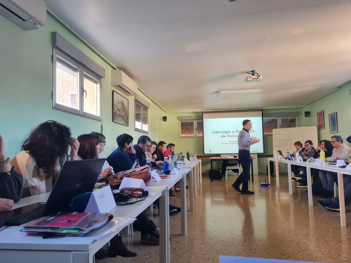 fundesmontal's tweet photo. Retomamos en este nueno año el curso de Expertos en Dirección con el Módulo VI: Habilidades  desde competencias en el Ejercicio del Liderazgo. 
Comienza la mañana con Alberto Sánchez. Buen día @provpaulamontal  @hmrescolapias https://t.co/yKo61U5hYt