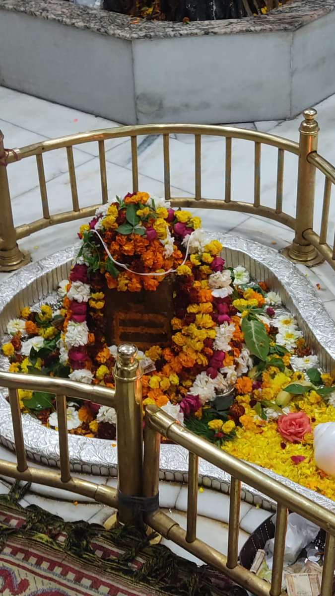 AshwinPandit15's tweet image. Jab koi na ho sath
Mahadev ka tham lo hath...#OnlySolutionRelocation to jammu..@narendramodi @AmitShah jai bola....🙏🙏🙏