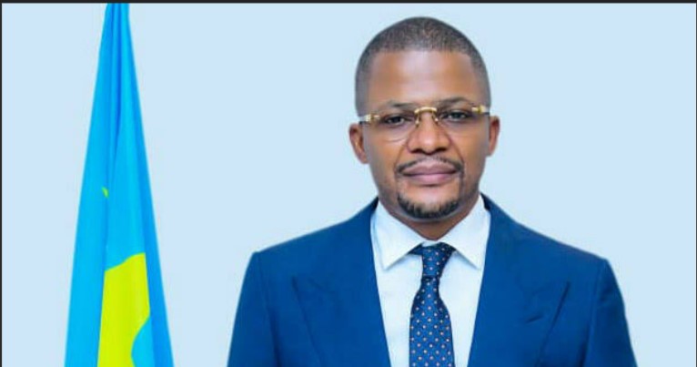 MAITREHILARION's tweet photo. 🇨🇩 LORSQUE CHARGE MINISTÉRIELLE VA DE PAIR AVEC INDIGNITÉ,

Cela enfante ce type de propos et de comportement qu'on ne peut observer qu'en #RDC.
Nommer des REPRIS DE JUSTICE à des fonctions ministérielles,
C'est faire le choix de sacrifier L'EXCELLENCE.
https://t.co/43TkSjLQl7 https://t.co/eaChNhjvYx