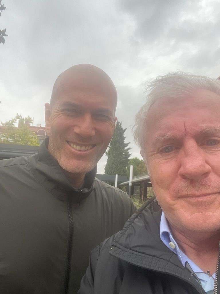 Fernandez_beIN's tweet photo. Hé mon cher président encore une sortie de route loupée 🥶🥶ce mr tu le respecte c’est tout 👍👍 https://t.co/mEY8EYL8Km