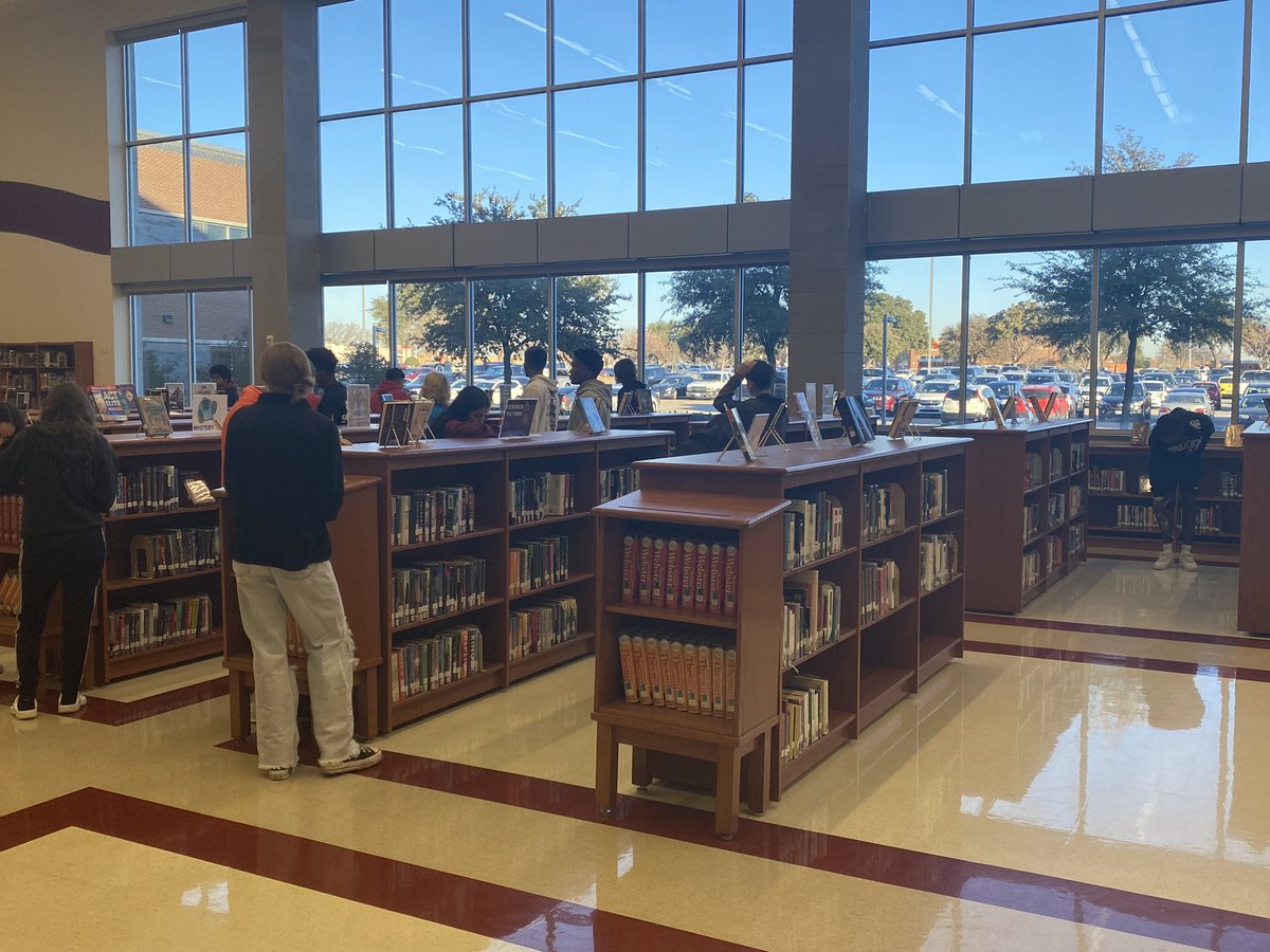 LewisvilleHSLMC's tweet photo. It’s a new semester, and a new group of English classes came to the library today. They did a scavenger hunt to learn how to find their way around the stacks. @LewisvilleHS #Farmerpride #FarmersRead https://t.co/9y2TNvBmYv