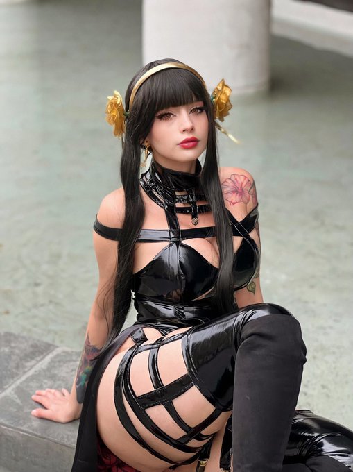 4 pic. Yor ?

RT si quieres una waifu o contratar una asesina  ?? https://t.co/dbIqVTP2pL