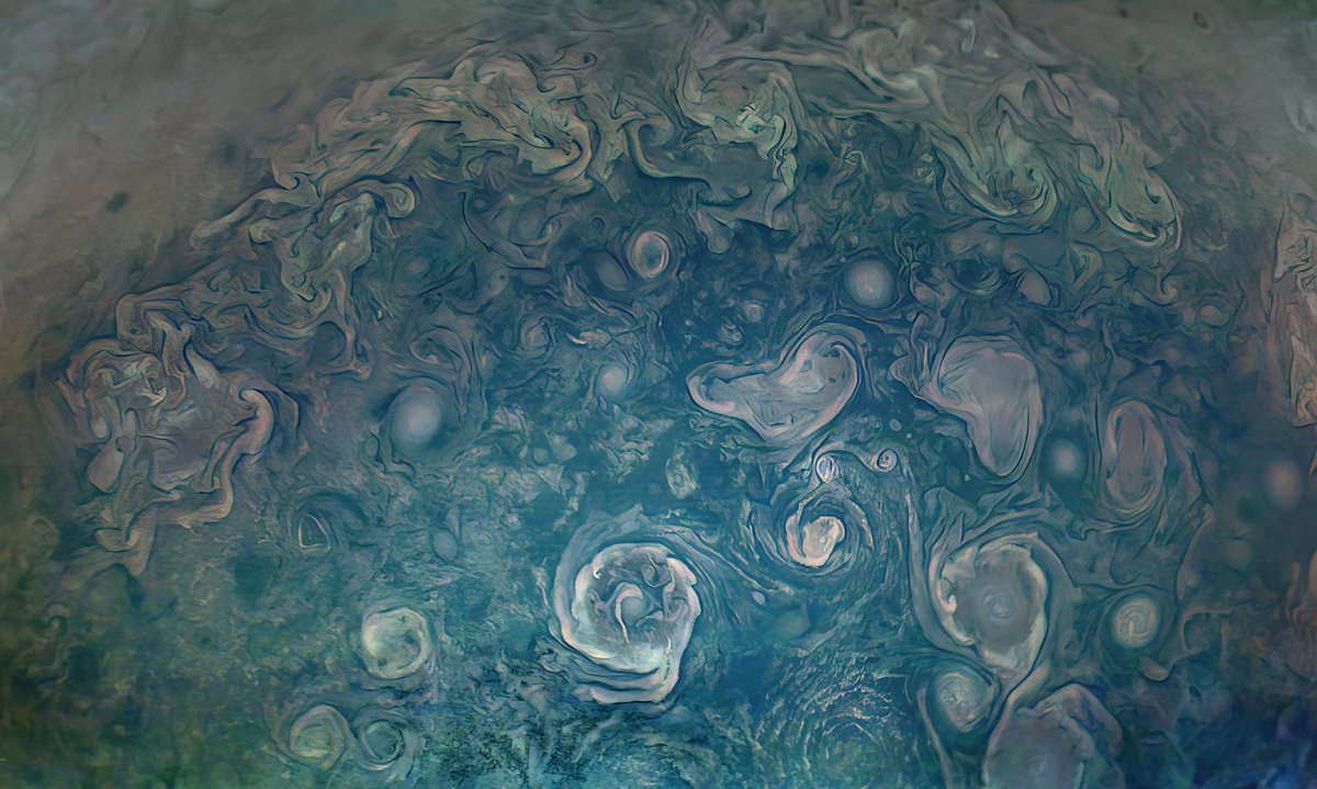 LPipplo's tweet photo. Here are the first two images processed by our #Artificial_Intelligence model from the #47th #perijove taken by the #NASA's #Juno probe on 14 December 2022. The photos used are 86 (https://t.co/f9OF1HtR84) and 82 (https://t.co/84CTXzUIfi).
๐Yours #Pipplo! https://t.co/gw2pf0XgrH