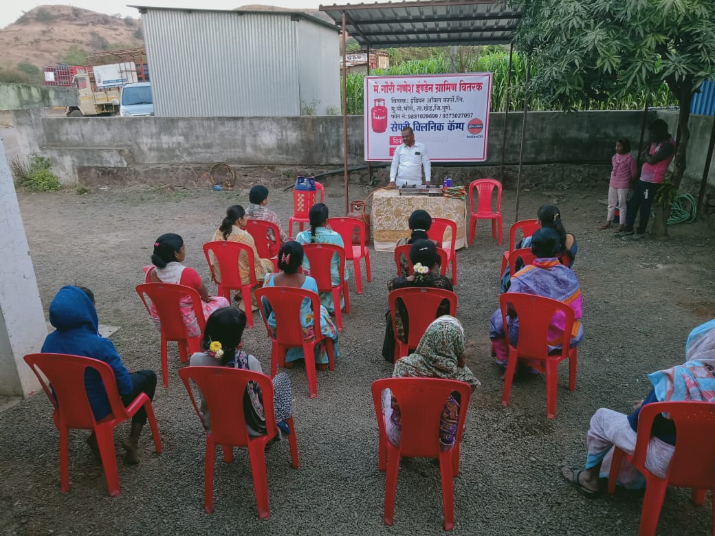 Indane_Pune's tweet photo. #IndianOilCustomersDay  celebration by Pune Indane Divisional Office. Felicitation of customers done alongwith LPG Safety clinic across locations under the theme "Safety at Customer Premises" @IndianOilcl @ChairmanIOCL @DirMktg_iocl @ED_MSO @DirHR_iocl https://t.co/74cVHQKqEr