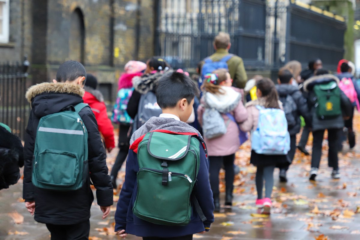 As children settle in for the new school term, this blog is a reminder for parents of the winter illnesses circulating and the best ways to protect your child and others. 
ukhsa.blog.gov.uk/2023/01/05/bac…