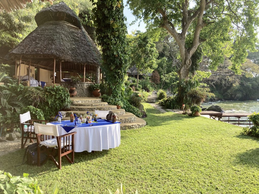 KweziSafaris's tweet photo. A very special retreat for a fantastic vacation. #Mfangano Island Lodge is an ideal retreat from the hustle & bustle of modern life. #Cottages are built in #Luo tribal style with reed walls, open sides, thatch roofs & private verandas, a perfect place to relax and unwind. https://t.co/CNc89iyQyV