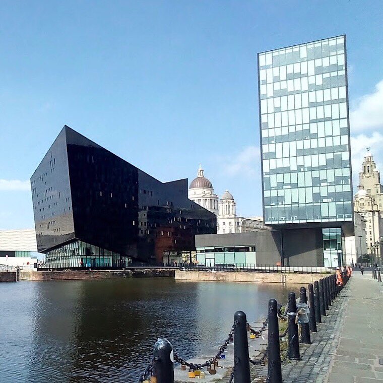 VetroEditions's tweet image. @OpenEyeGallery is an independent, not-for-profit contemporary photography gallery on Liverpool waterfront - and now it is a new distribution point for @vetroeditions #analoguephotography manual by A.Bellamy ✨

#analogphotography #thingstodoinliverpool #ishootfilm