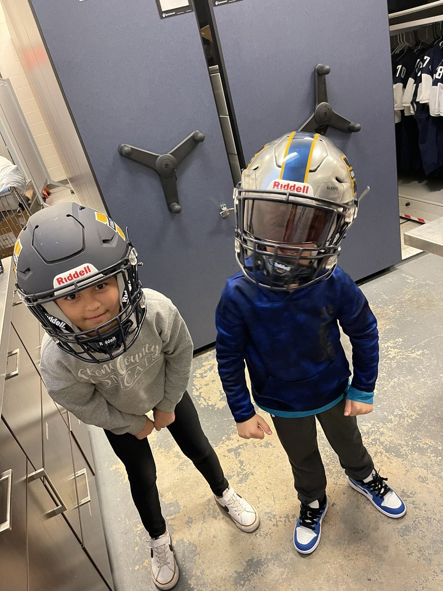 dbf04's tweet photo. Class of 2034 took his first recruiting trip over the break!! #intheblue https://t.co/MW65rO82oC
