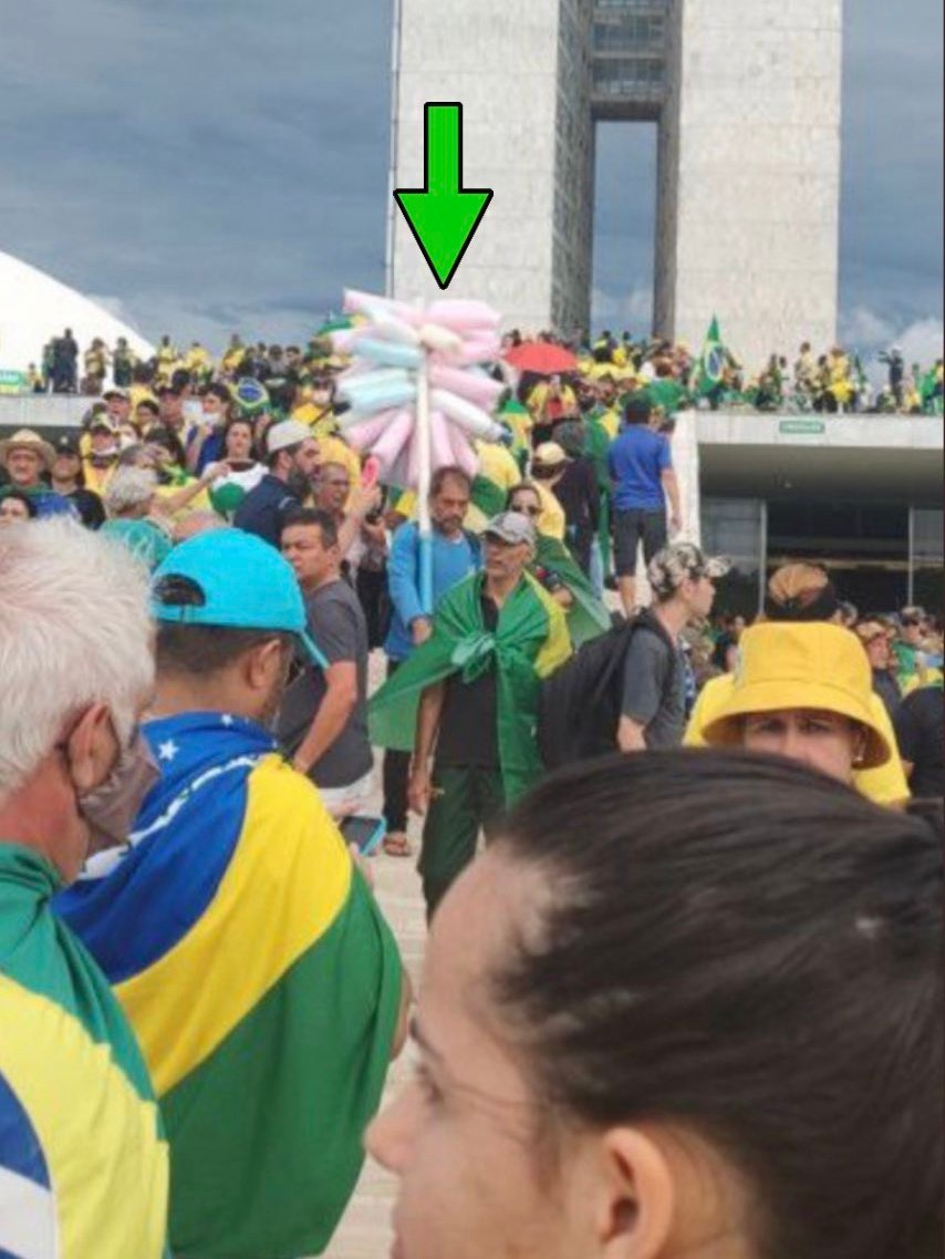 ianbremmer's tweet photo. selling cotton candy at brazil’s insurrection
respect the hustle https://t.co/SxANcGydqg