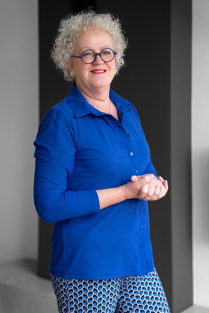 Habundia's tweet image. En als het daar nou bij gebleven was....we hebben ook nog een #MiekeKerkhof die trouwambtenaar is....die kan er ook wat van! #handsigns