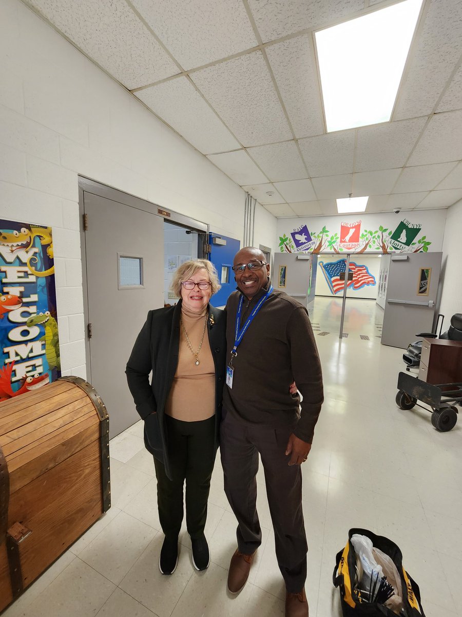 #sharesomethinggood this morning with Dr. Connie &amp; the team at <a href="/LMESTigerNation/">LMES</a>.  So we decided to shout out to everyone with a big smile. <a href="/FCPSITDept/">FCPS Technology Dept.</a> <a href="/Supt_Hamlett/">Dr. Versie R. Hamlett</a> <a href="/FCPSchoolsTN/">Fayette County Public Schools</a>