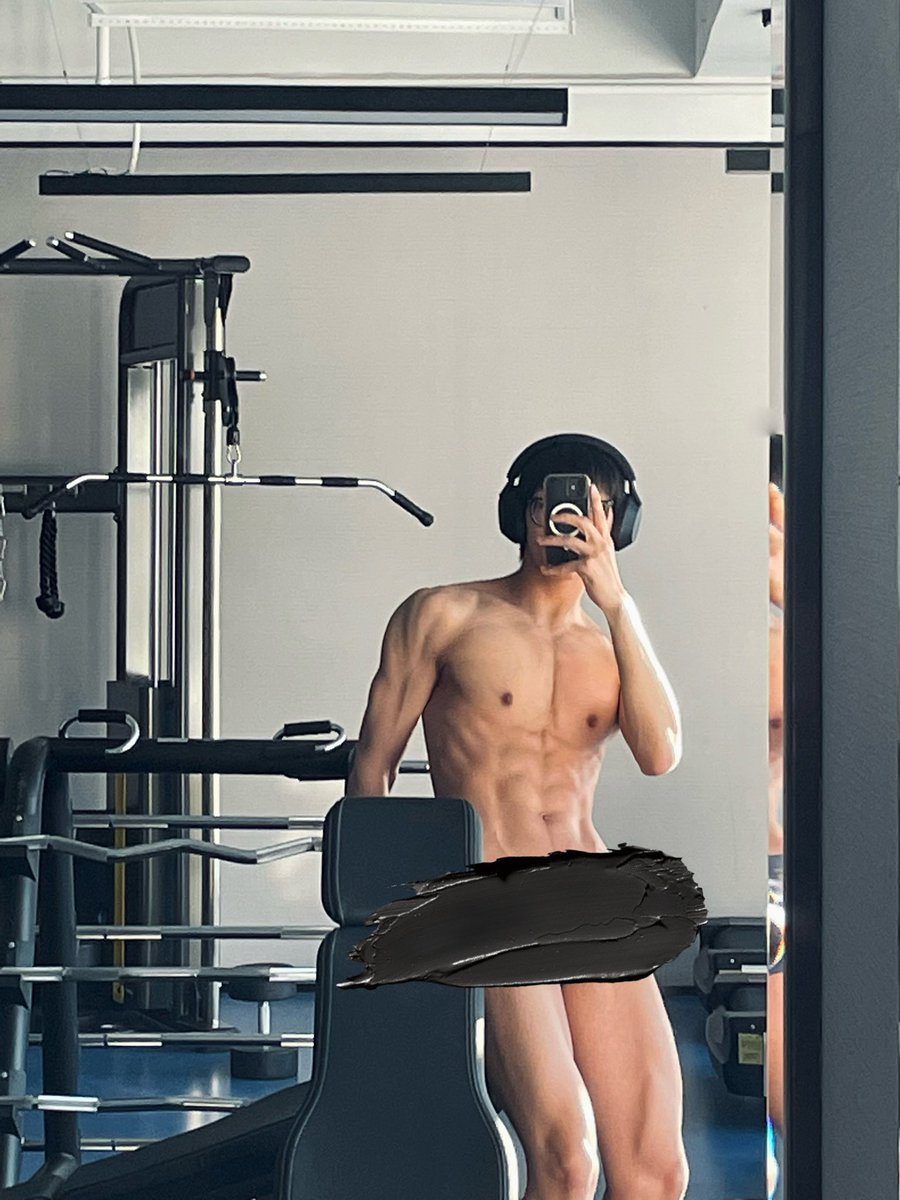 187heilu's tweet photo. 私人健身房训练？#健身房 #肌肉腹肌 #健身 #裸 #私人 #健身房 https://t.co/MVX0TCL31I