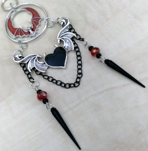 dangling_realms's tweet photo. Thanks for the kind words! ★★★★★ "bigger than i thought... that's why i love it!" khaylin e. https://t.co/XWxoIpi1jI #etsy #gothaccessory #gothiccaraccessory #gothicmirror #batsaccessory #batcaraccessory #redrearview #devilheart #blackheart #emoaccessory https://t.co/jsso4Q0rzj