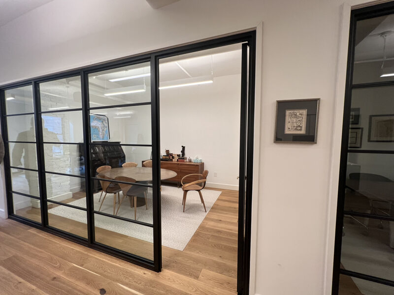 Located in the heart of Tribeca, this 2,338 sq. ft. office space is move-in-ready and features a mix of private and open space, stunning modern finishes, quarter-sawn wood floors, and restored exposed brick: bit.ly/3ufZFhd

#CRE #Tribeca #NYC #Office