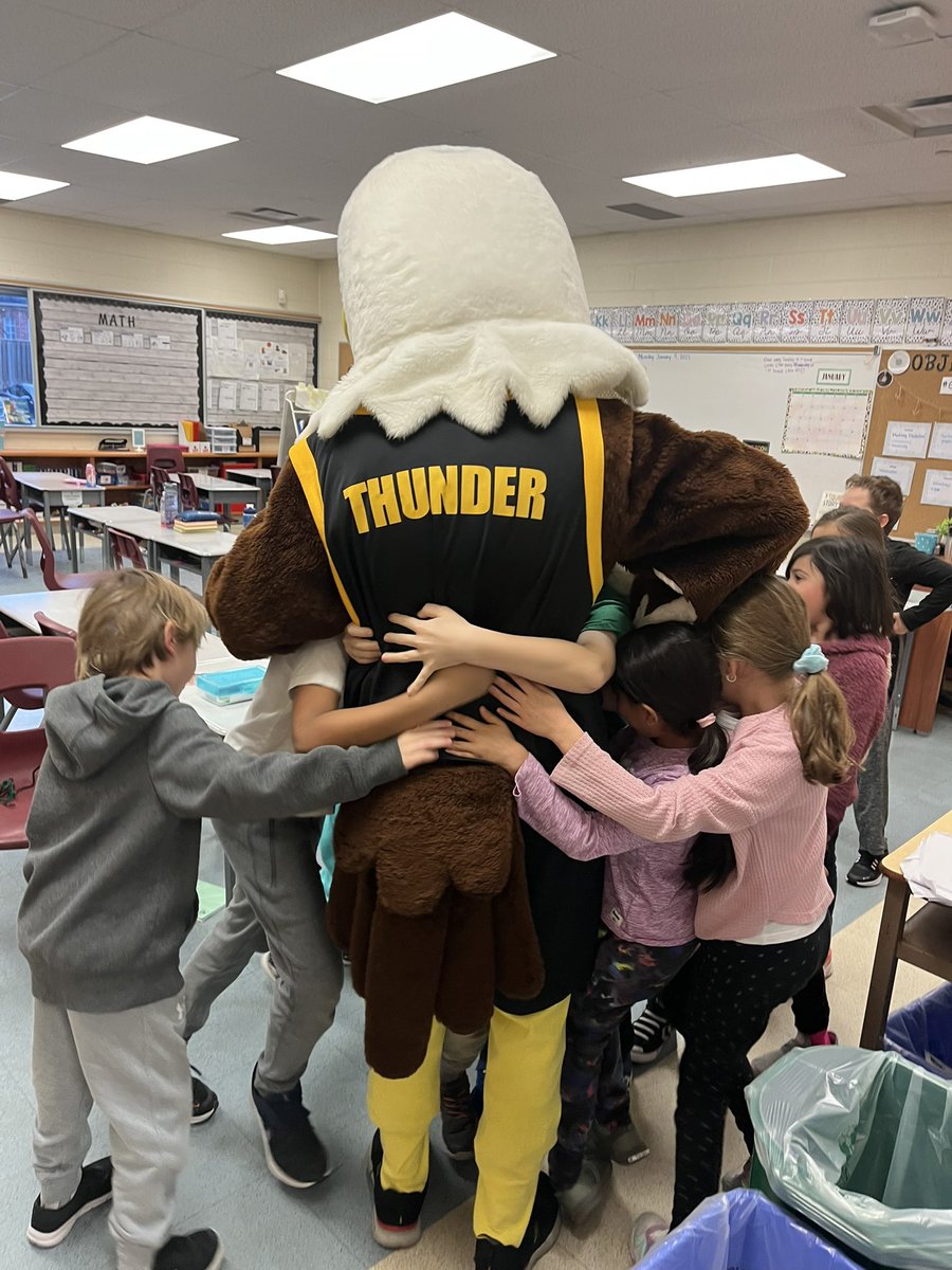 EscarpmentView's tweet photo. Kicking off a New Year with laughter and joy from our amazing mascot, Thunder! @HaltonDSB @SODeanBarnes https://t.co/4gtmq1Gb1t